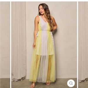 Chic Yellow and White Maxi Dress